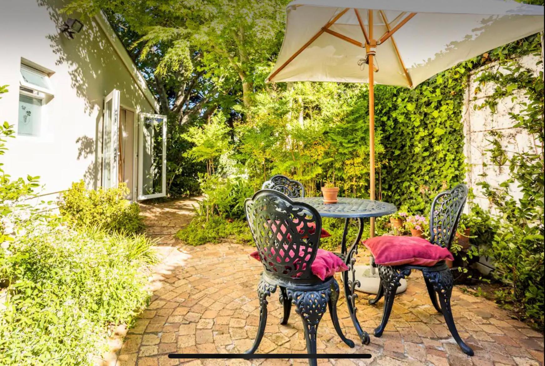Guest Suite - Leafy Constantia Guest House Cape Town Exterior photo